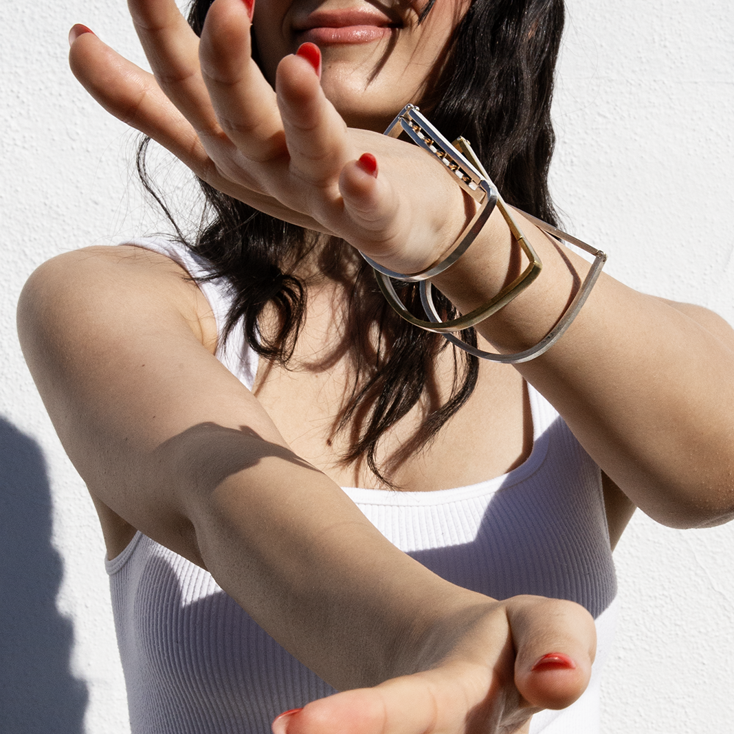 Introvert Tension Cuff in Anthill Garnet